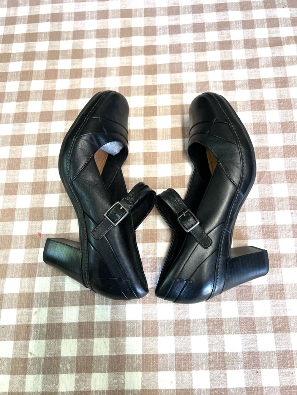 Clarks black leather buckle heels 7W
